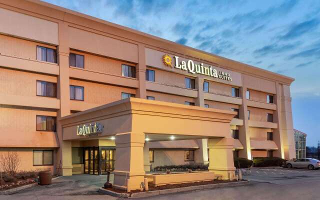 La Quinta Inn & Suites by Wyndham Chicago Gurnee