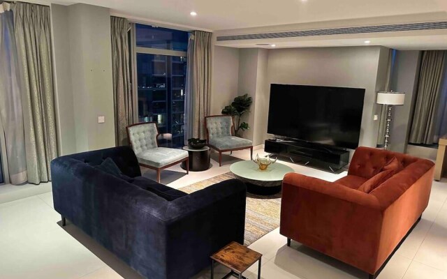 Stunning 4-bed Duplex Penthouse in London