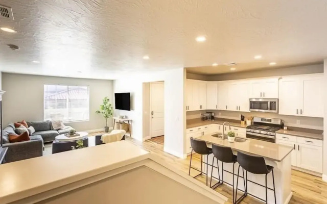 Escondido Escape 3 Bedroom Townhouse
