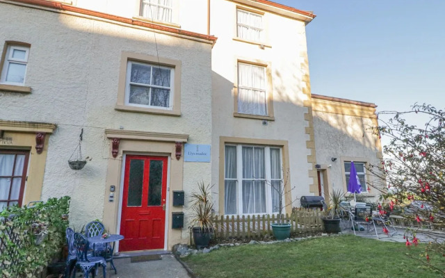 Llys Madoc, First Floor Flat