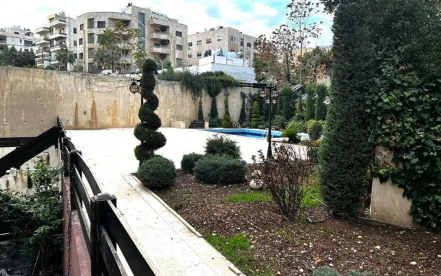 Spacious Amman flat with garden and Pool
