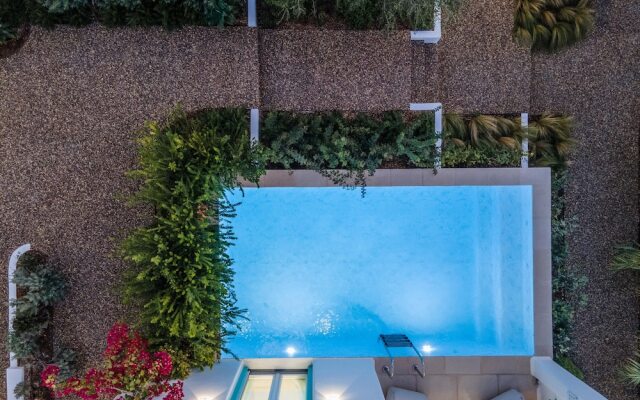 Majo Suites Hotel