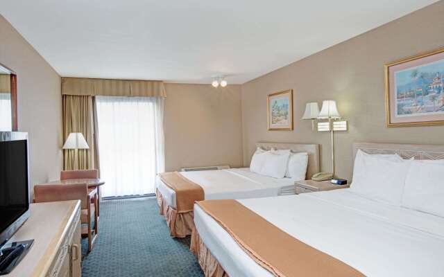 Howard Johnson by Wyndham Torrance
