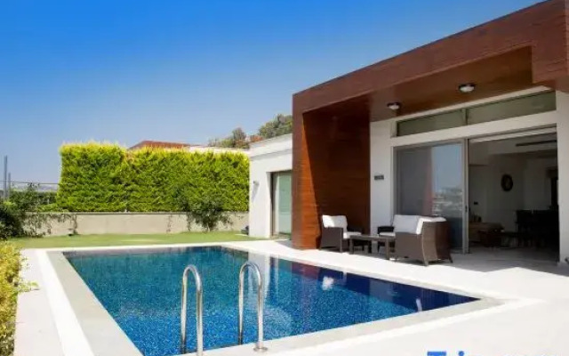 BD497-6 Bedroomed Villa With Pool in Yalikavak