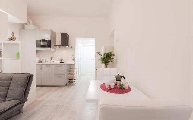 Porta Garibaldi White Flat