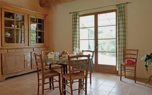 Beautiful Villa in Flaux With Swimming Pool