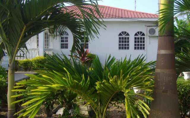 Yoli's Bed & Breakfast