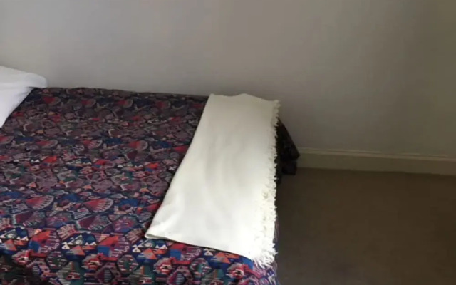 Spacious 4 Bedrooms Apartment in City Centre