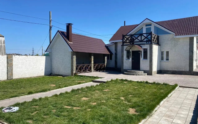 House with swimming pool and sauna