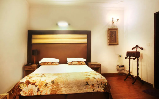 OYO 358 Hotel Golden Leaf