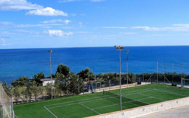 Holiday House With Panoramic View, Balcony, Wifi, and Near the Sea