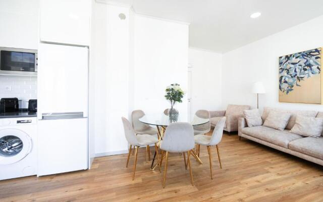 Lisboa Intendente 3Bedroom Apartment with Balcony