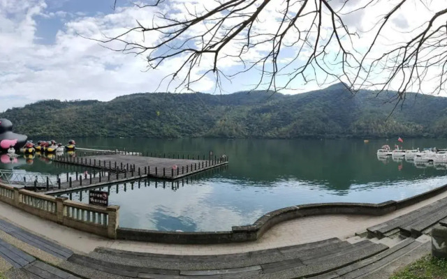 Lakeside 46