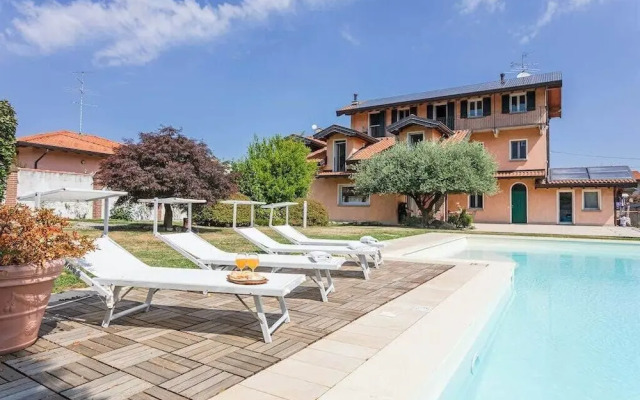 Villa Near Milan With Swimming Pool