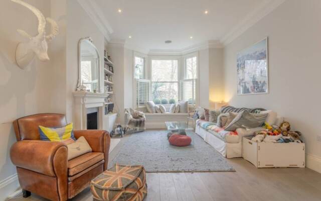 Incredible 5 Bedroom Home Overlooking Queens Park