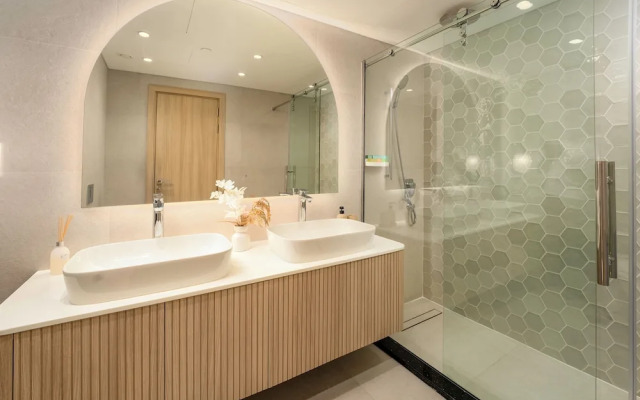 Stunning 2 BR in the heart of Downtown