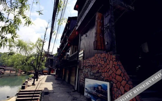 Yanyuting River View Inn