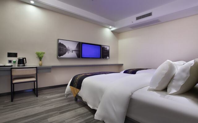 Wing Hotel Guilin - Central Square