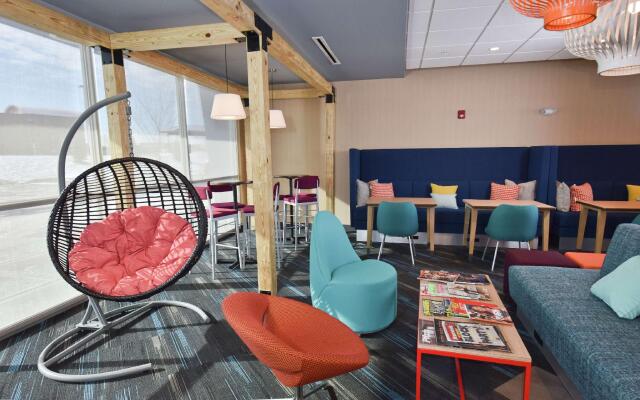 Tru by Hilton Lawrence