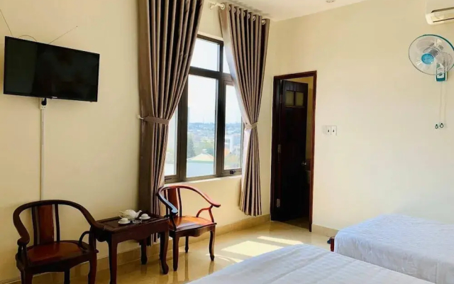 Elisa Hotel