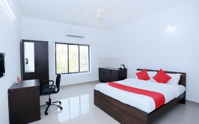 OYO Flagship 30431 Camp Mars Apartments,