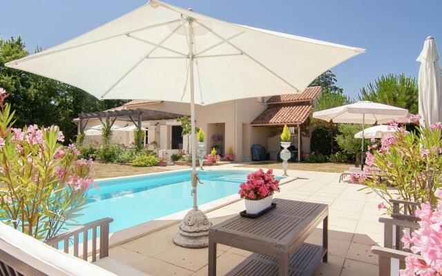 Classy Villa in Ecuras-Rouzède with Private Garden