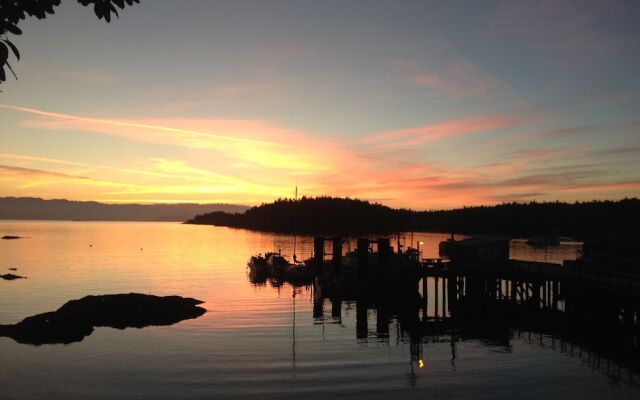 Lasqueti Island Hotel & Restaurant