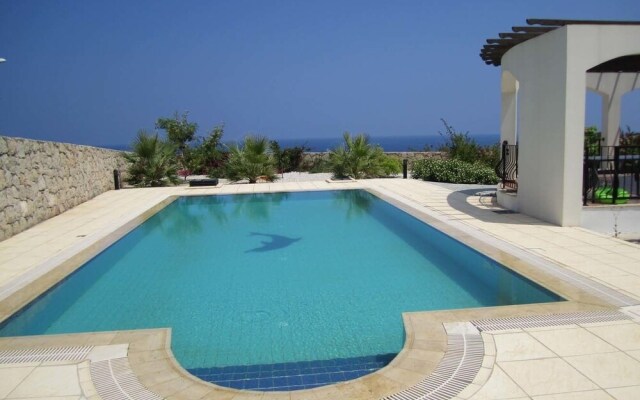 Villa Morlais by Amy Villas