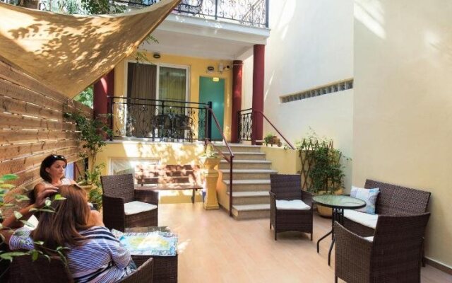 Argo Maisonettes & Suites