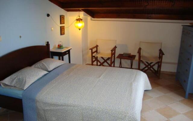 Sea view 4 bedroom house with pool and garden