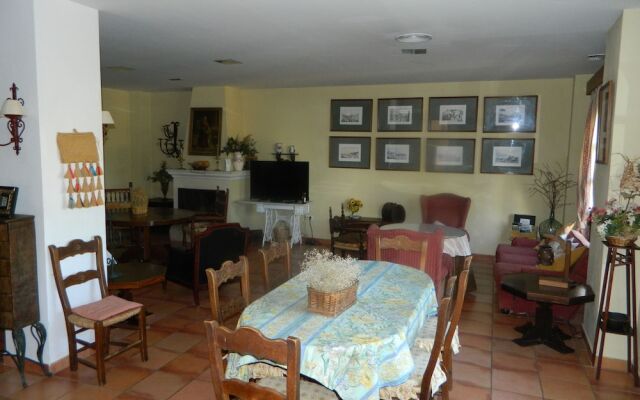 Cortijo El Puntal De Teba