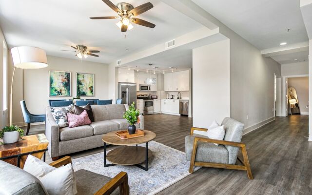 Spacious 4BR Condo Near French Quarter