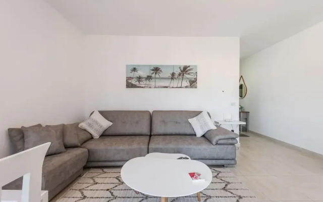 Urban Scene - Free Parking