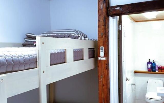 Guesthouse Party-Free Pub - Hostel