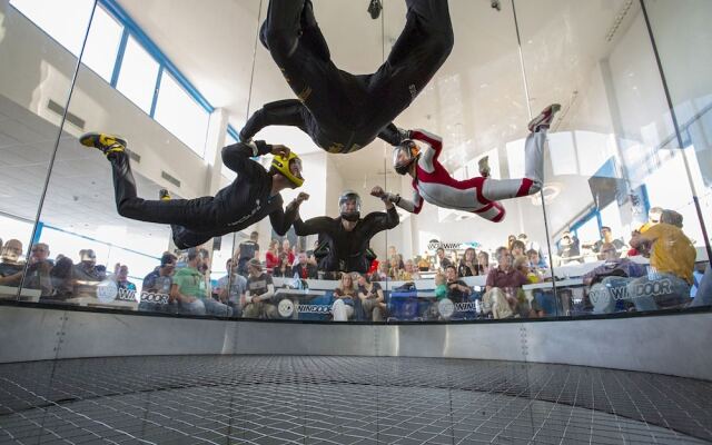 Modern Furnished Apartment Near Shops and Restaurants