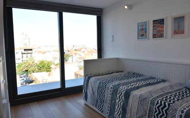 Sunny Penthouse whith balcony 9min walk main station