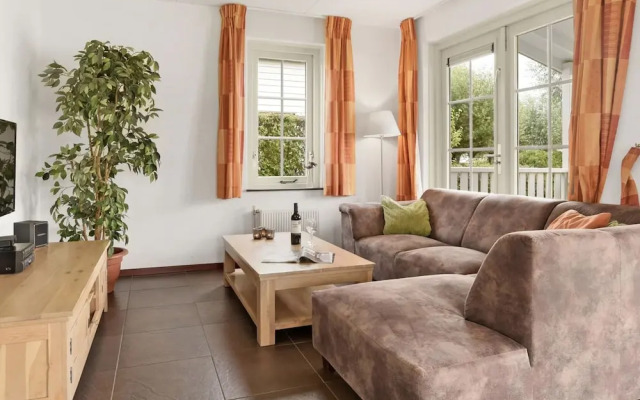 Bungalow by Water Near Rotterdam and Zeeland