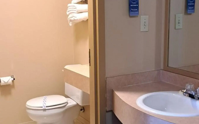 Travelodge by Wyndham Lacombe