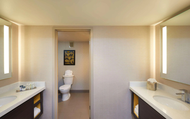 DoubleTree by Hilton Fresno Convention Center
