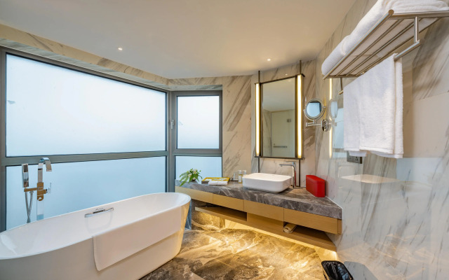 Holiday Inn Shanghai Huaxia by IHG