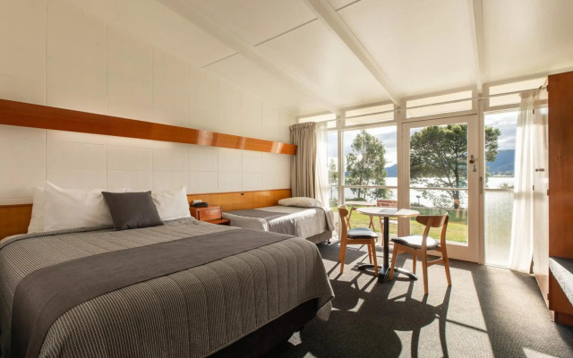 Riverfront Motel & Restaurant
