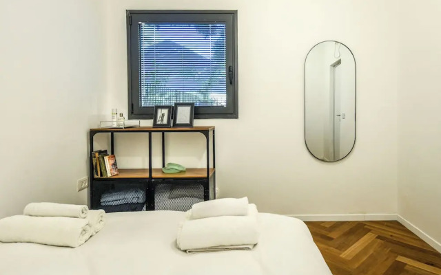 Stylish 3BR Apt with Patio in the City
