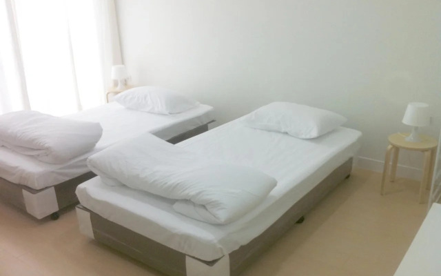 A Port Studio Airport Hotel