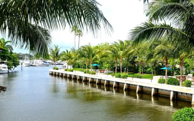 Oaks Marina & Tower Lux Condos