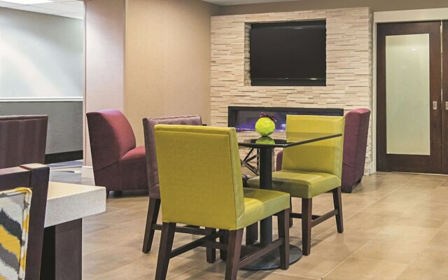 La Quinta Inn And Suites Detroit-Utica