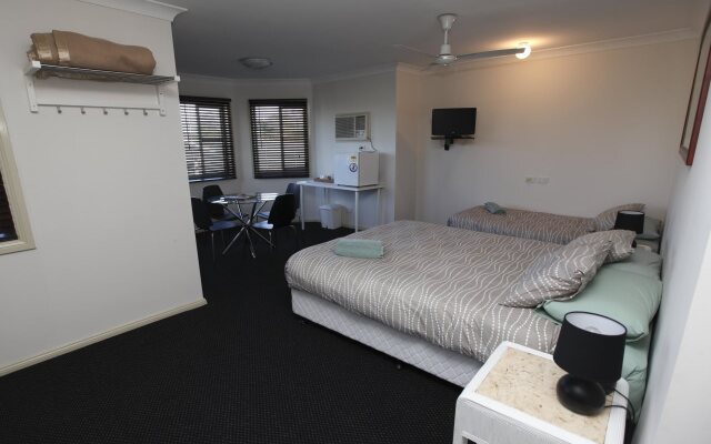 Across Country Motel and Serviced Apartments