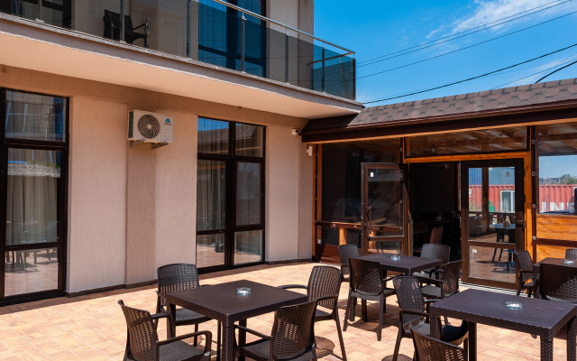 Crystal Hotel by Family Pride Inn Feodosia