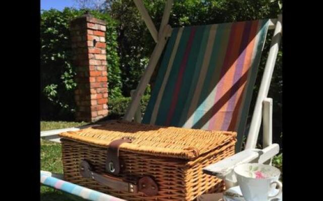 Follow The White Wabbit