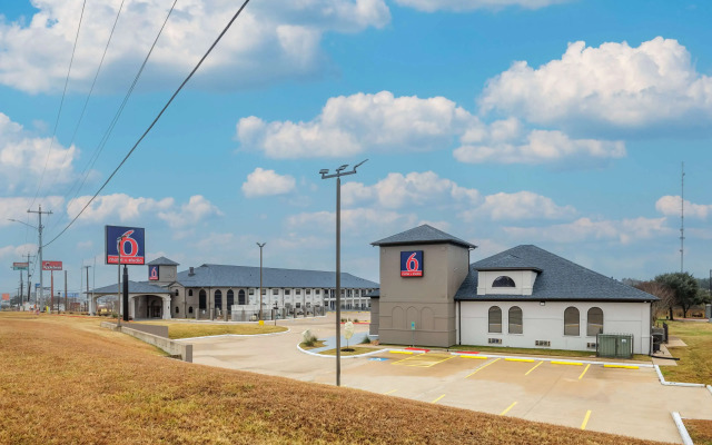 Motel 6 Brenham, TX