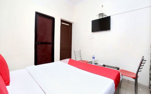 OYO 16735 Gaurav Residency